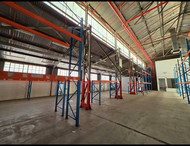 5,800M² WAREHOUSE TO LET IN WADEVILLE
